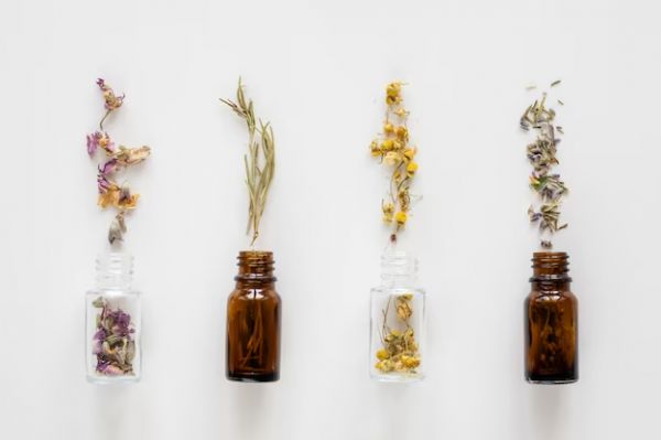 苦橙葉精油功效-薰衣草精油功效-精油功效