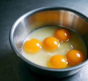 超容易不失败的～蜂蜜蛋糕卷的做法 步骤2