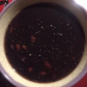 懶人版黑豆黑米黑芝麻粥的做法 步驟3