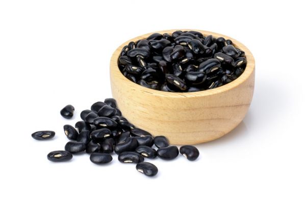 黑豆的食用功效與禁忌：黑豆水補腎益氣降膽固醇，但有哪些人不能吃？