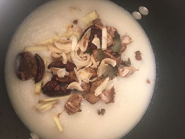 教你在家自制秋梨膏，滋養(yǎng)潤(rùn)肺的做法簡(jiǎn)單易學(xué)，好吃又健康！