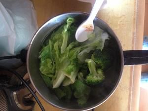 減肥涼拌西蘭花胡蘿卜的做法 步驟4