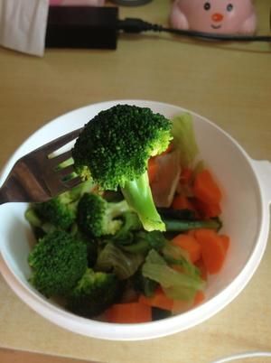 減肥涼拌西蘭花胡蘿卜的做法 步驟6