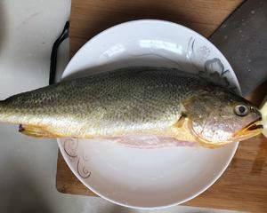清蒸黃花魚(yú)的做法 步驟1