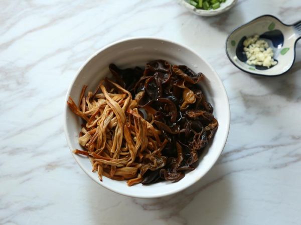 純奶手撕吐司的做法 步驟1