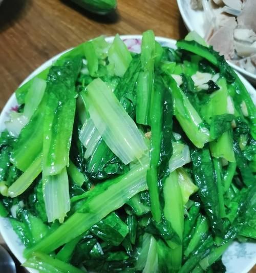 蒜蓉炒油麥菜，營(yíng)養(yǎng)美味的家常菜（以健康為主）