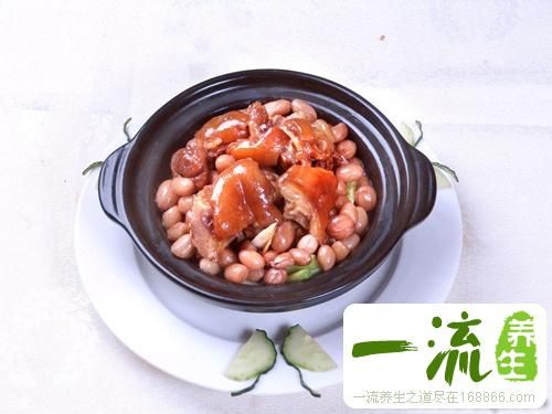 花生燉豬蹄的做法