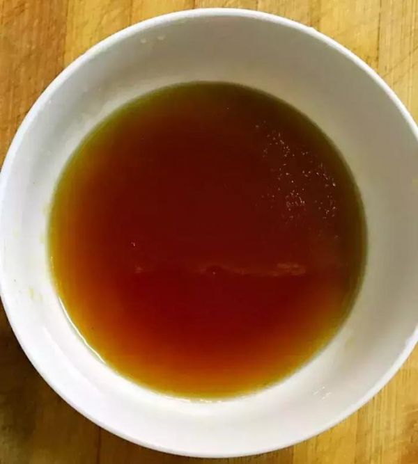 經(jīng)典硬菜—花生燉豬蹄，豬蹄酥爛且肥而不膩，讓你吃到扶墻
