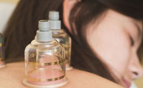 自己在家拔罐 自己在家怎么拔罐 自己在家能拔罐嗎