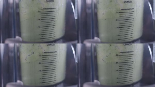 搅拌机制作健康绿色果昔