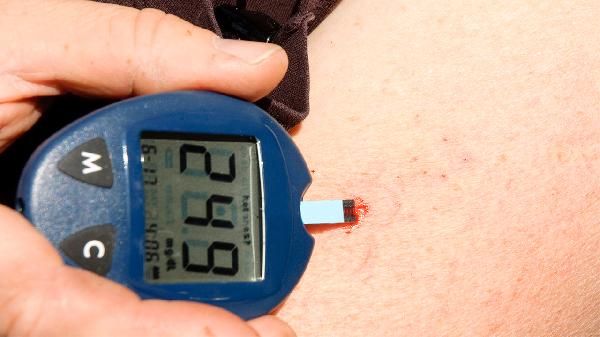 糖尿病患者，水果真的不能吃？醫(yī)生：這4種水果控糖人群要注意！