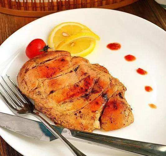 健康炖煮：多种方法尝试健身鸡胸肉