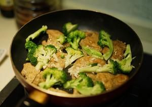 快速制作减脂鸡胸肉的做法 步骤4