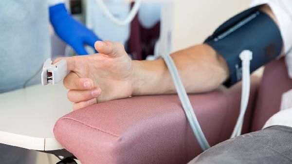 血糖高不高，看眼就知道！眼睛若出現(xiàn)這5種異常，要盡快檢查！