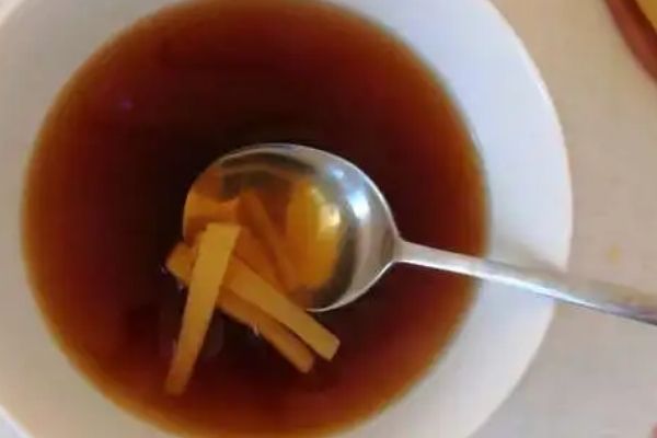 喝姜水去濕氣嗎，生姜溫陽化氣可以散寒除濕
