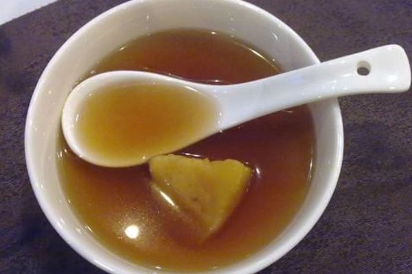 喝姜水去濕氣嗎，生姜溫陽化氣可以散寒除濕