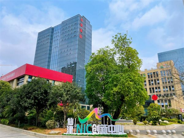 仙津饮料携手冰上冠军，共铸健康未来