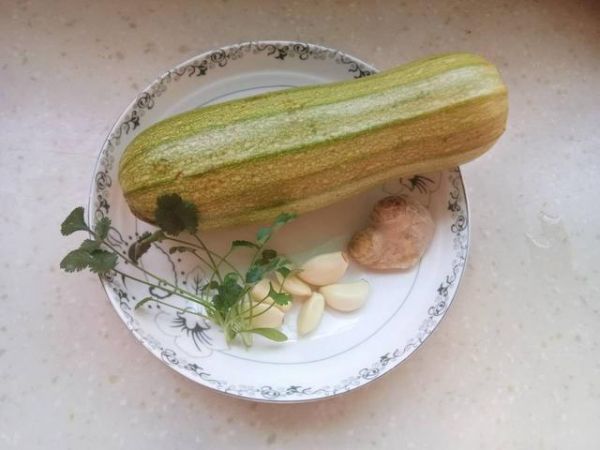 3分钟做出绝顶开胃的素菜，看起来像面条，吃起来清脆爽口又健康