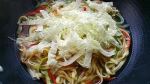 自己压面条，劲道又营养丨清汤蔬菜面 · 圆满素食的做法 步骤8