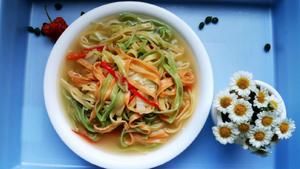 自己压面条，劲道又营养丨清汤蔬菜面 · 圆满素食的做法 步骤9