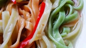 自己压面条，劲道又营养丨清汤蔬菜面 · 圆满素食的做法 步骤10