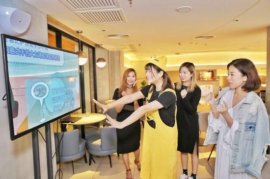活动现场以黑科技感受面团的手拍全过程