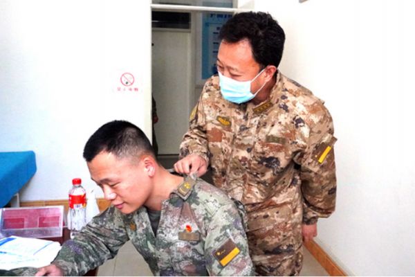 千里巡诊：把健康送到战位——火箭军特色医学中心开展“健康军营行”活动纪实