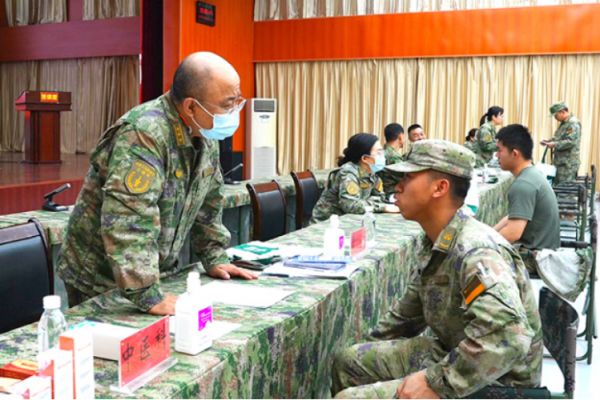 千里巡诊：把健康送到战位——火箭军特色医学中心开展“健康军营行”活动纪实