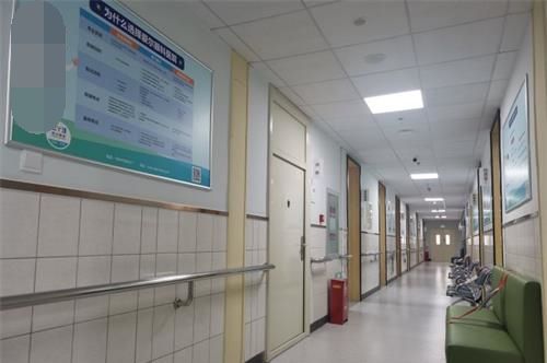 北京懷柔愛爾眼科走廊環(huán)境