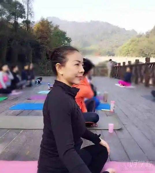 何梅老师