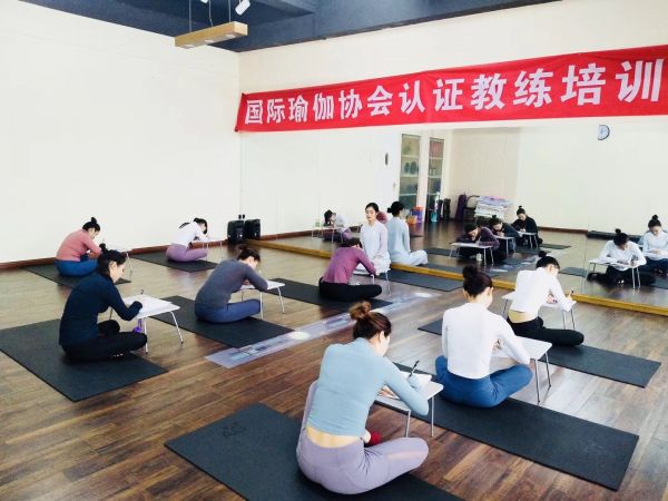 南昌专业瑜伽教练培训机构排行榜_5