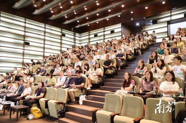 全国60多所高校的近180位教育工作者参训。