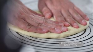 擀面和排气的方法的做法 步骤4