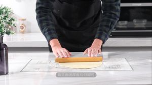 擀面和排气的方法的做法 步骤7