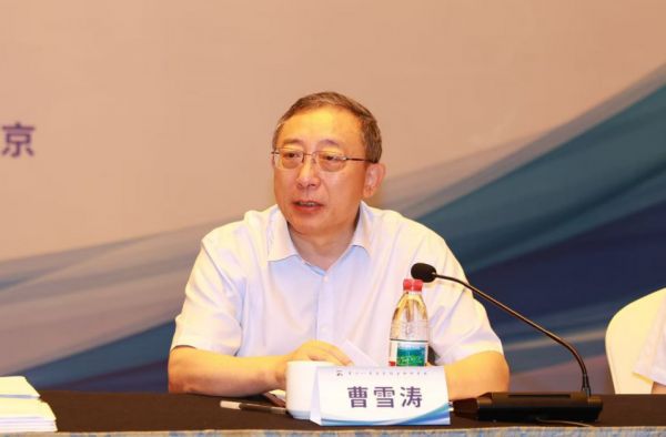 曹雪涛院士在会上发言