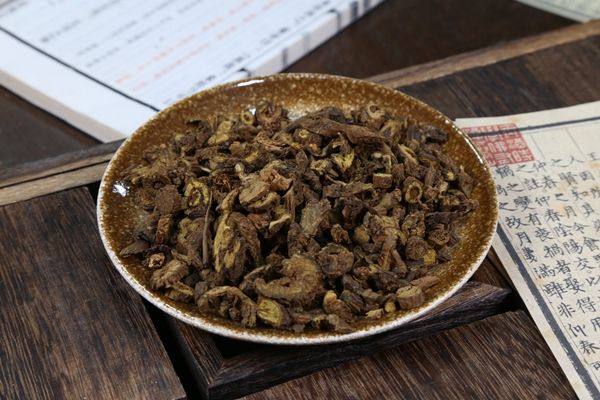 猛撞18黄芩片的功效与作用及禁忌的功效与作用是什么 双重分析使用与忌用