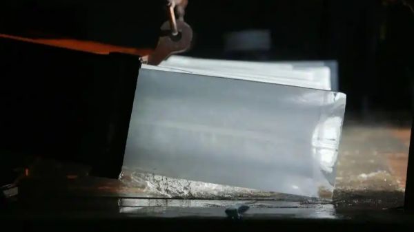 吃不起冰块的打工人 开始“拼好冰”