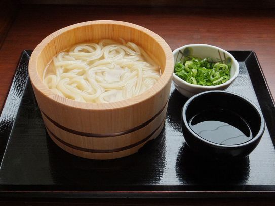 荞麦面和乌冬面——并排比较