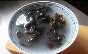 木耳别只用清水洗了，教你这3个方法，黑木耳吃的又干净又安全！