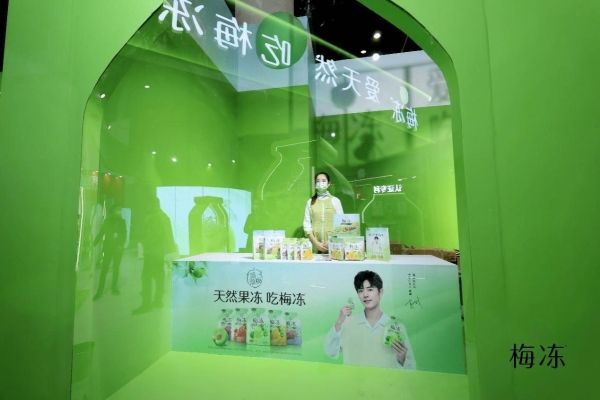 新一代天然果冻首创者，溜溜梅梅冻到底有啥不一样？