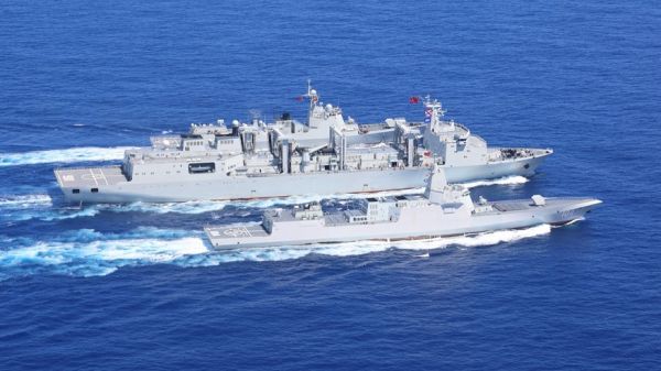 海军航母编队赴远海开展实战化训练