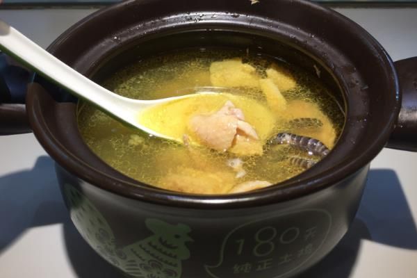 鸡鸭鱼肉老母鸡汤