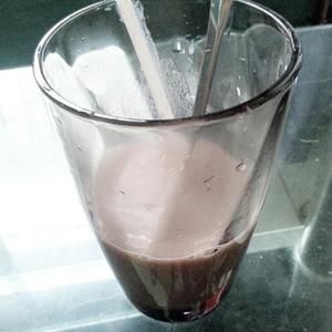 简约红豆奶茶的做法 步骤1
