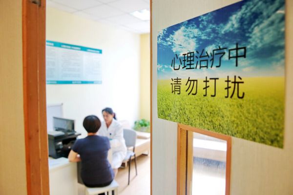运行三年来，上海市心理热线累计服务17万余人次