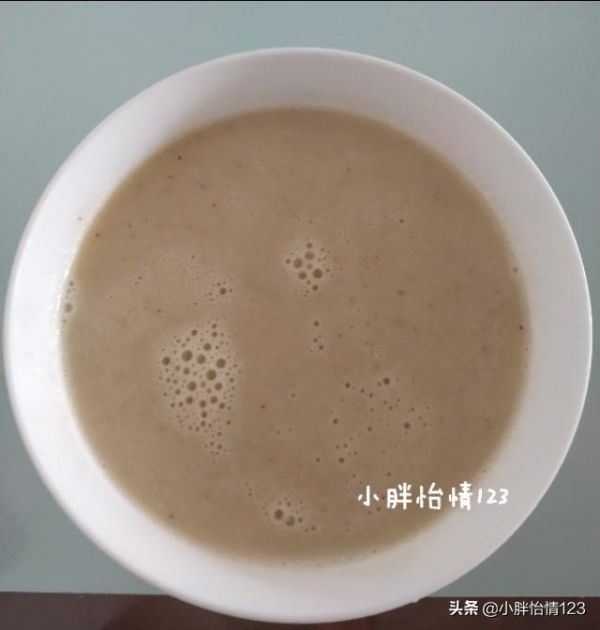 豆浆加红枣 补气养血 美容养颜 不用放糖味道好 女性要多喝