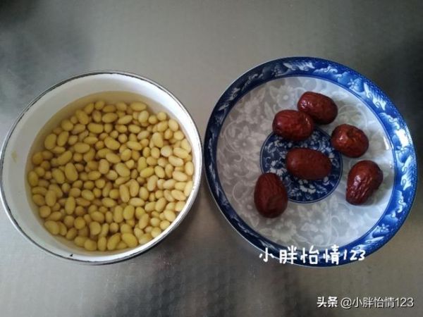 豆浆加红枣 补气养血 美容养颜 不用放糖味道好 女性要多喝