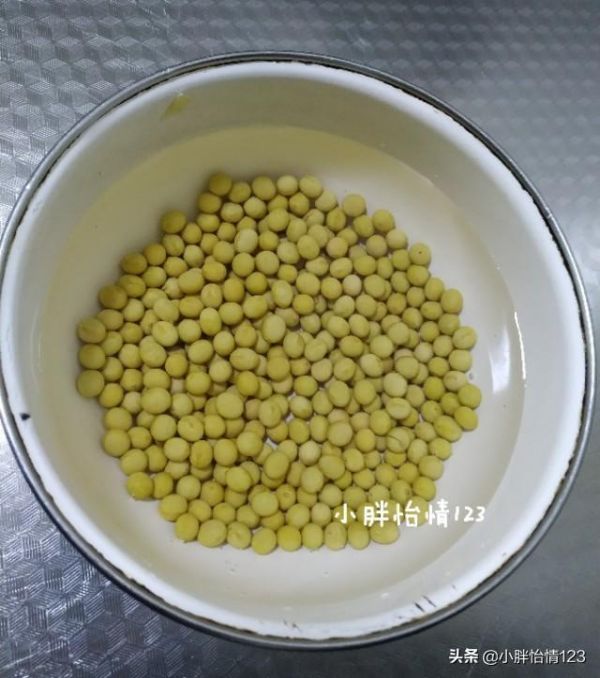 豆浆加红枣 补气养血 美容养颜 不用放糖味道好 女性要多喝