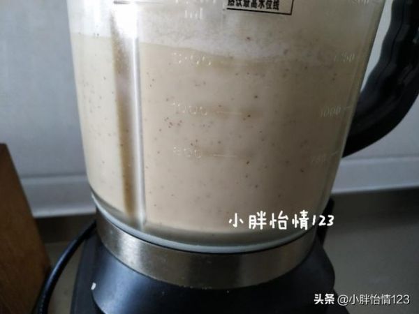 豆浆加红枣 补气养血 美容养颜 不用放糖味道好 女性要多喝