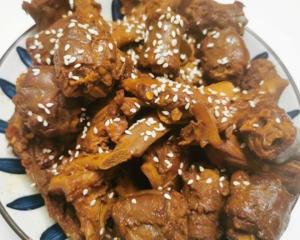 操作简单、味道惊艳的辣卤鸭脖的做法