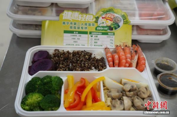 该医院推出的低脂餐。王以照 摄